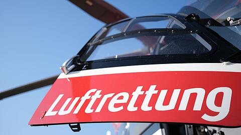Mit einem Hubschrauber wurde der Verletzte in eine Klinik geflogen. (Symbolbild)