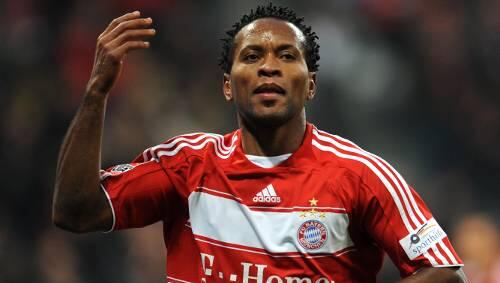 Spielt noch zwei Jahre in der Bundesliga: Zé Roberto. Spielt noch zwei Jahre in der Bundesliga: Zé Roberto.