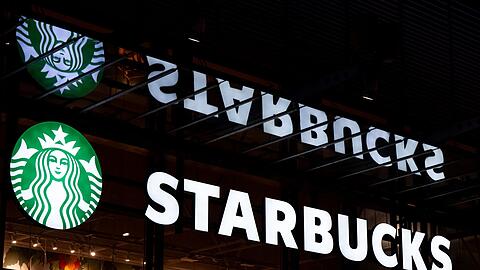 Die US-Kaffeekette Starbucks steht wegen neuer Filialen in der chinesischen Region Xinjiang in der Kritik. (Archivbild)