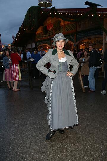 Weitere interessante Dirndl-Varianten.