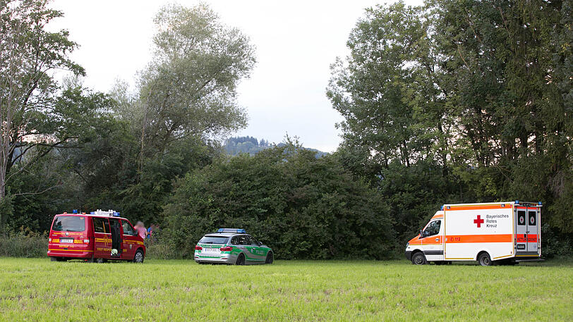 Bilder vom Notarzteinsatz am Tachinger See - die 63-Jährige ist gestorben, kurz nachdem sie ins Krankenhaus.