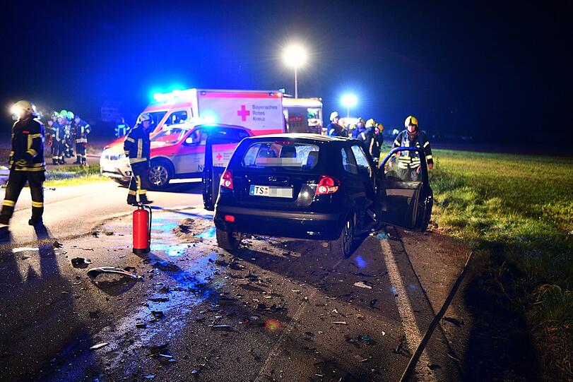 Der Notarzt reanimierte den 48-Jährigen Fahrer am Unfallort. Der erlag allerdings seinen Verletzungen.