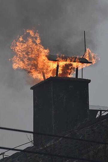 Die Feuerwehr wurde am Donnerstag zu einem heftigen Kaminbrand in Otterloh gerufen.