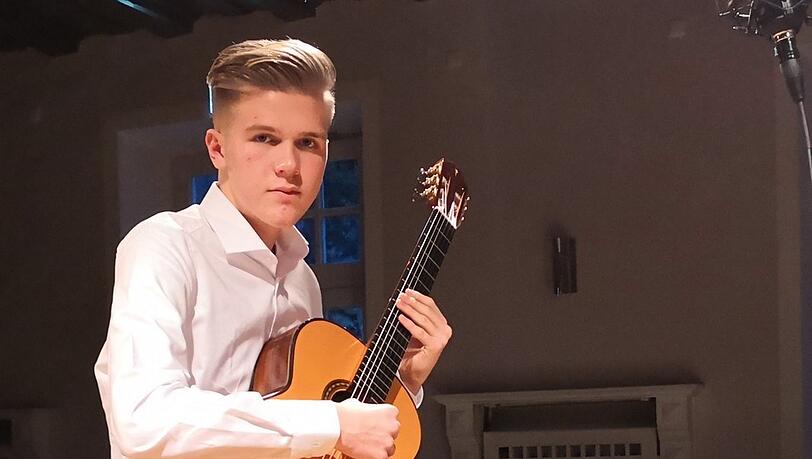 Kilian Ehrenreich ist seit 13 Jahren Schüler an der Städtischen Musikschule. Aktuell nimmt er mit der klassischen Gitarre am Bundeswettbewerb von Jugend Musiziert teil.