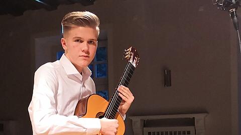 Kilian Ehrenreich ist seit 13 Jahren Schüler an der Städtischen Musikschule. Aktuell nimmt er mit der klassischen Gitarre am Bundeswettbewerb von Jugend Musiziert teil.