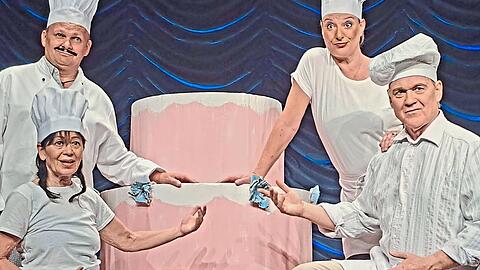 Der Stargast wird pr&auml;sentiert von Robert Bl&ouml;chl (links), Gabi Rothm&uuml;ller, Roland Penzinger (Mitte), Alex Liegl und Sonja Kling.