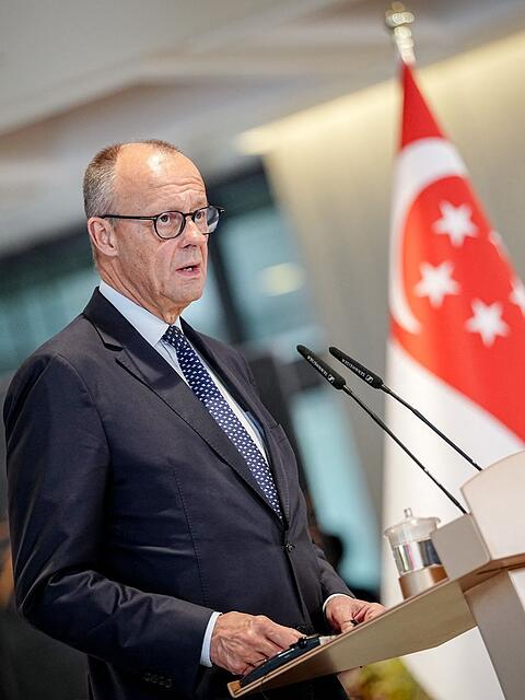 Bundeskanzler Friedrich Merz (CDU) wirbt bei einem Besuch in Singapur f&uuml;r einen Ausbau der Handelsbeziehungen.