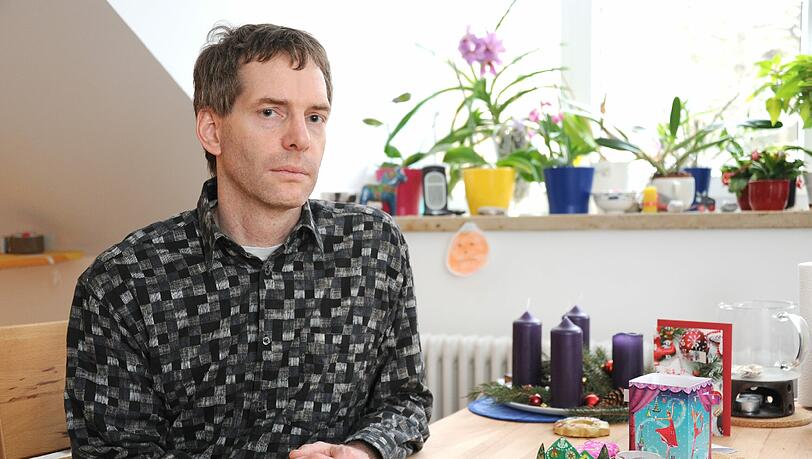 Sollte er vor Gericht verlieren, muss S. aus seiner Dachgeschosswohnung ausziehen. Sollte er vor Gericht verlieren, muss S. aus seiner Dachgeschosswohnung ausziehen.