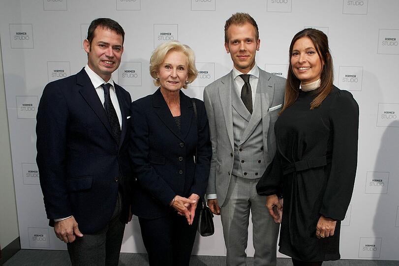 Der Münchner Herrenausstatter Hirmer hat sein neues Studio in der Kaufingerstraße feierlich eröffnet. Unter den Partygästen tummelte sich Prominenz aus Medien, Sport, Politik und Wirtschaft. Die Bilder!