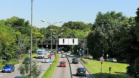 Die Zukunft der ungewöhnlichen Verkehrsführung am Isarring ist offen?