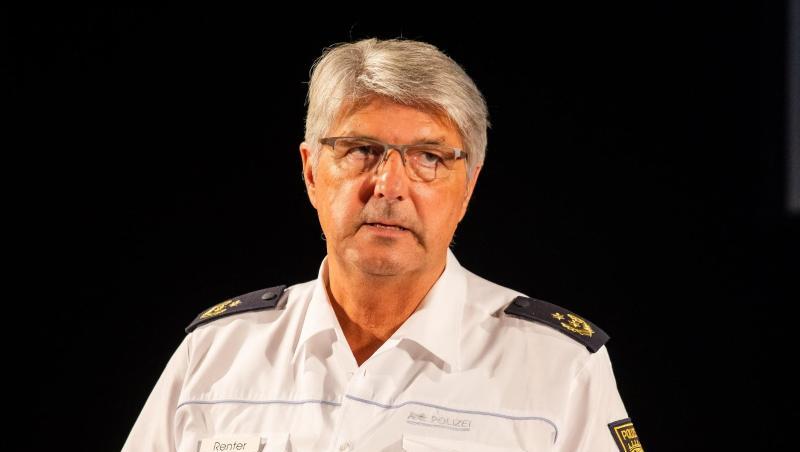 Reinhard Renter, Polizeipräsident von Offenburg, während einer Pressekonferenz zur Festnahme des Flüchtigen. Reinhard Renter, Polizeipräsident von Offenburg, während einer Pressekonferenz zur Festnahme des Flüchtigen.