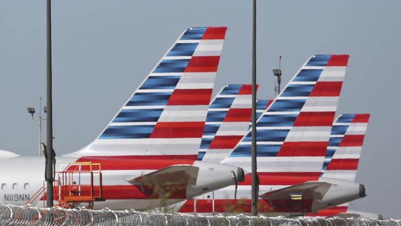 Flugzeuge von American Airlines stehen auf dem internationalen Flughafen Dallas/Fort Worth. Flugzeuge von American Airlines stehen auf dem internationalen Flughafen Dallas/Fort Worth.