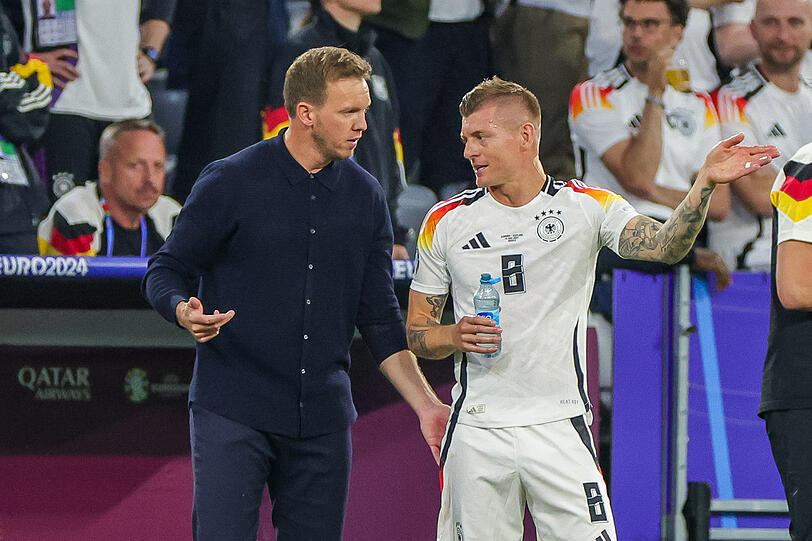 Für das Auftreten von Bundestrainer Julian Nagelsmann (l.) und Toni Kroos (r.) findet Modelagent Peyman Amin lobende Worte.