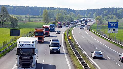 Die Dieselpreise steigen &ndash; und Speditionen schlagen Alarm. (Archivbild)