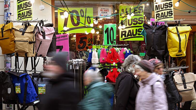 Die Stimmung der deutschen Verbraucher wird wegen des Krieges im Iran und seiner Folgen immer schlechter (Symbolbild).