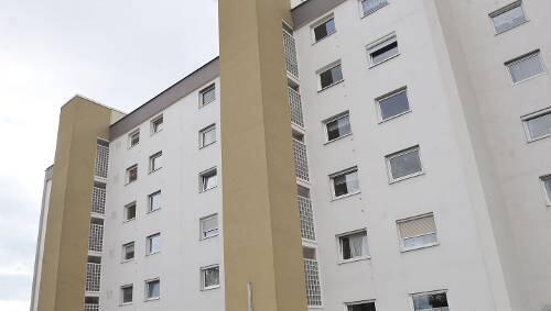 Im fünften Stock dieses Hauses spielte sich das Drama ab. Im fünften Stock dieses Hauses spielte sich das Drama ab.