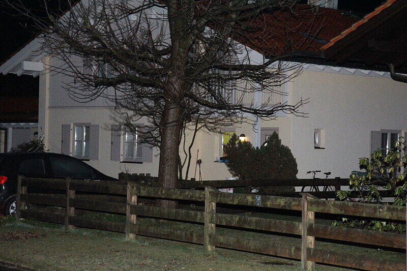 Mord in Traunstein: Eine 55-jährige Frau ist umgebracht worden. Die Bilder vom Tatort und von der Spurensicherung der Polizei