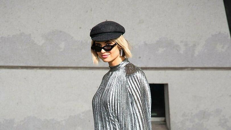 Cool und selbstbewusst: Bloggerin Xenia Adonts zeigt sich bei der Paris Fashion Week mit Baker Boy Hat