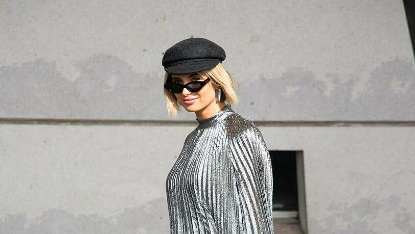 Cool und selbstbewusst: Bloggerin Xenia Adonts zeigt sich bei der Paris Fashion Week mit Baker Boy Hat Cool und selbstbewusst: Bloggerin Xenia Adonts zeigt sich bei der Paris Fashion Week mit Baker Boy Hat