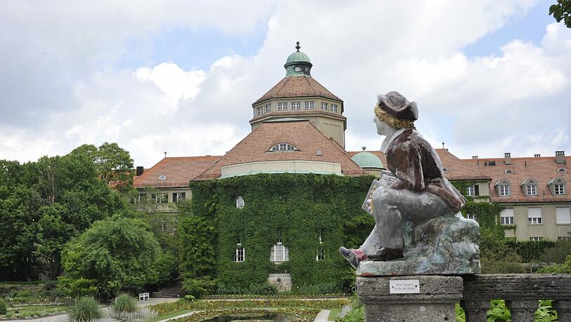 Die Führung geht durch den Botanischen Garten. Die Führung geht durch den Botanischen Garten.