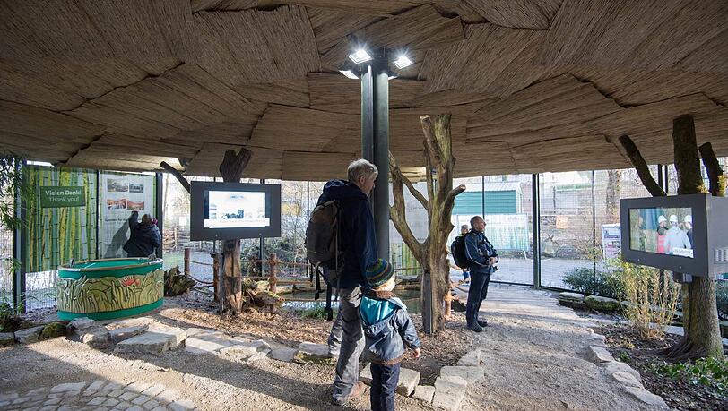 Im Info-Pavillon über das Elefantenhaus können sich Groß und Klein schlau machen. Im Info-Pavillon über das Elefantenhaus können sich Groß und Klein schlau machen.
