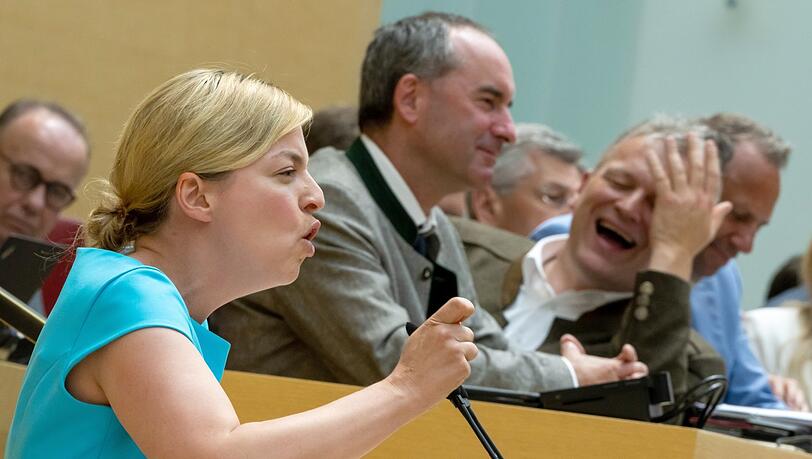 Grünen-Spitzenkandidatin Katharina Schulze (vorn) hält Hubert Aiwanger für "nicht mehr tragbar".