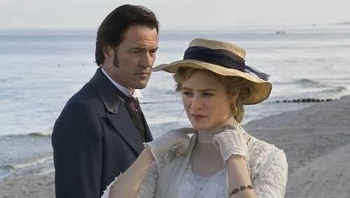 Sebastian Koch und Julia Jentsch in "Effi Briest". Sebastian Koch und Julia Jentsch in "Effi Briest".