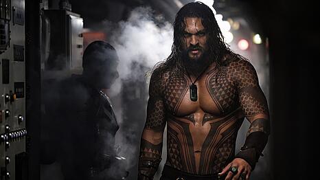 Aquaman (Jason Momoa) ist ein hervorragender K&auml;mpfer und Draufg&auml;nger, am Thron hat er zun&auml;chst wenig Interesse.