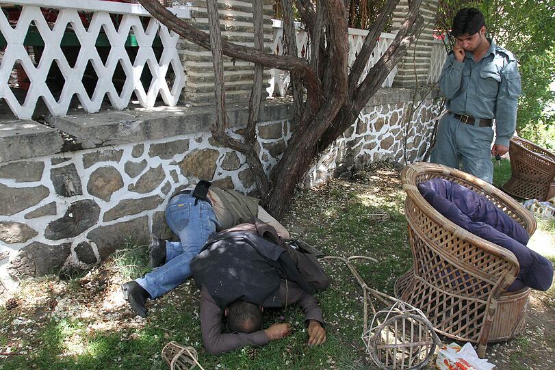 Beim Angriff eines Terrorkommandos der Taliban auf ein Ausflugshotel vor den Toren Kabuls sind mindestens 26 Menschen ums Leben gekommen.