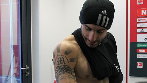 Gerne zeigt der gläubige Christ, Javier Pinola, sein Jesus-Tattoo auf dem rechten Oberarm.