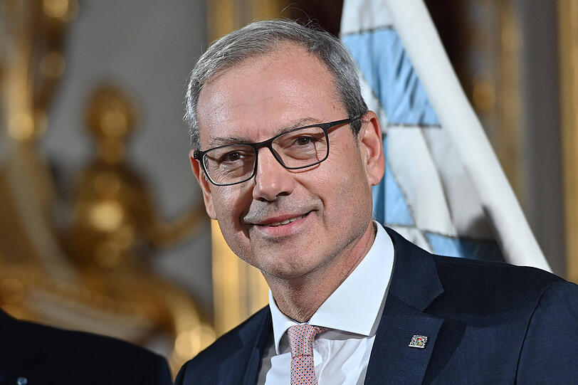 Thomas Zöller ist der Patienten- und Pflegebeauftragte der Bayerischen Staatsregierung. Thomas Zöller ist der Patienten- und Pflegebeauftragte der Bayerischen Staatsregierung.