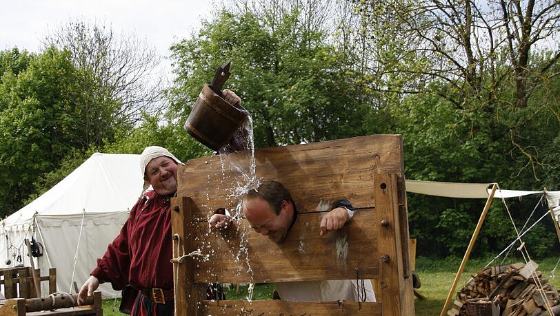An den Pranger gestellt und eine Wasserdusche: Folter und Strafe im Mittelalter.