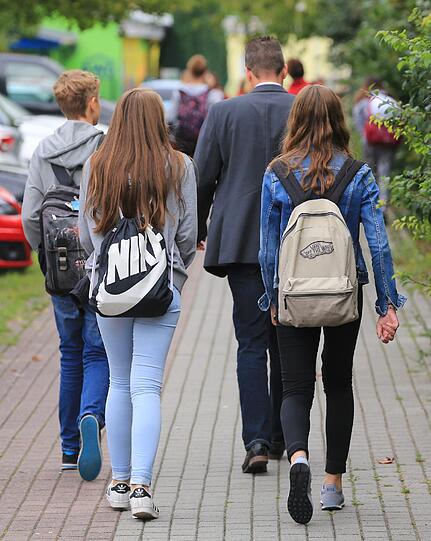 Ein Gymnasium unter Schock: Am Montagvormittag bedrohte ein Mann Schüler und Lehrer mit einem Messer.