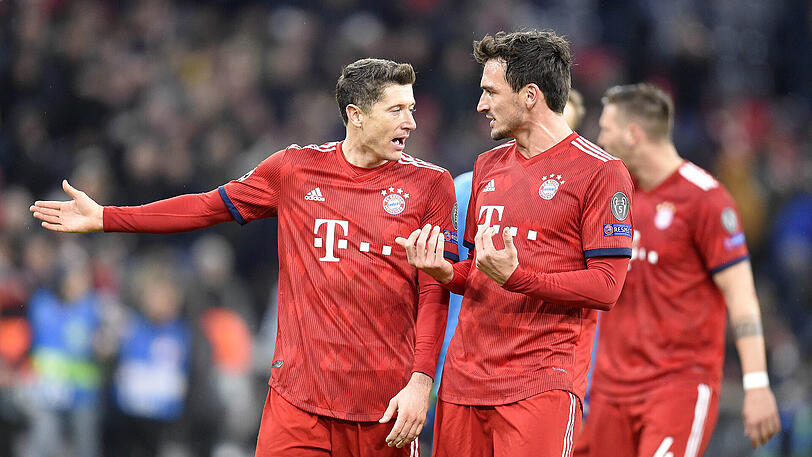 Völlig bedient: Robert Lewandowski (li.) und Mats Hummels. Kaum ein Bayer erreichte Normalform - klicken Sie sich hier durch die Einzelkritik zum Aus in der Champions League.