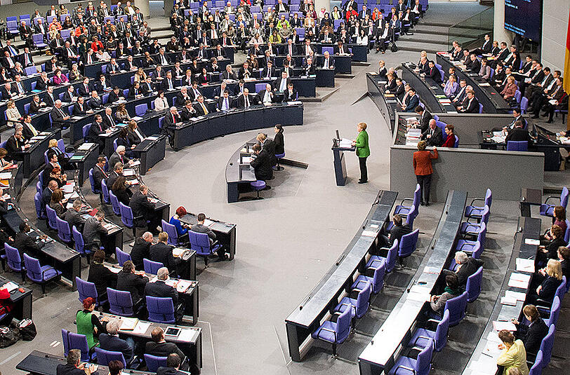 Immer weniger Menschen interessieren sich für die, im Bundestag abgehandelten, Beschlüsse.