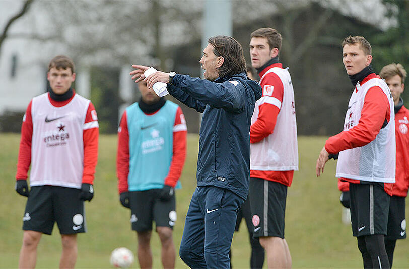 Martin Schmidt, der ehemalige U23-Trainer vom FSV Mainz 05, trainierte am Dienstag schon das erste Mal die Profis. Laut Vorstand ist Schmidt keine Interims-Lösung.