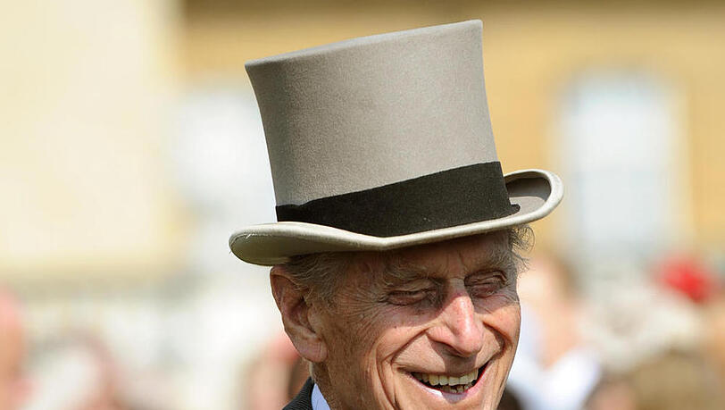 Zum Glück steht der Ehemann von Queen Elizabeth II. nicht so im Rampenlicht wie seine Angetraute - sonst hätte sein letzter Fauxpas bestimmt einen Shitstorm nach sich gezogen Zum Glück steht der Ehemann von Queen Elizabeth II. nicht so im Rampenlicht wie seine Angetraute - sonst hätte sein letzter Fauxpas bestimmt einen Shitstorm nach sich gezogen