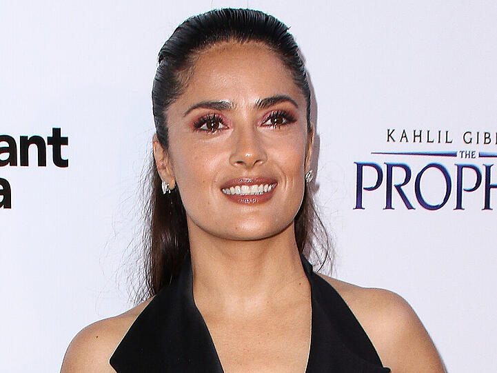 Salma Hayeks Haut sieht um einiges jünger aus als 48 Jahre