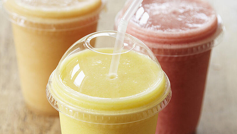 Ein frisch gepresster Orangensaft ist lecker, keine Frage! Aber ist er auch wirklich so gesund, wie gemeinhin angenommen wird? Ein frisch gepresster Orangensaft ist lecker, keine Frage! Aber ist er auch wirklich so gesund, wie gemeinhin angenommen wird?