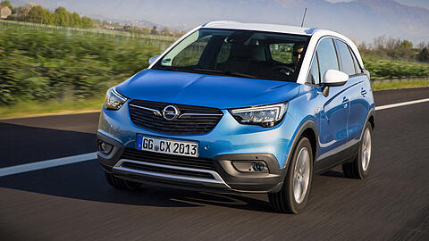 SUV mit Van-Genen - und umgekehrt: Die Frontpartie des Crossland X ähnelt sehr der des SUV-Bruders Mokka X.