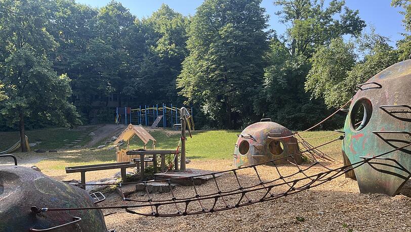 An vielen Münchner Spielplätzen wie hier an der Fleischerstraße gibt es seit diesem Jahr überhaupt keine Toiletten-Möglichkeit mehr. An vielen Münchner Spielplätzen wie hier an der Fleischerstraße gibt es seit diesem Jahr überhaupt keine Toiletten-Möglichkeit mehr.