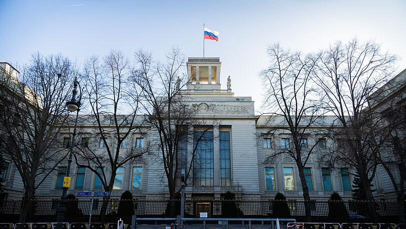 Die Beschuldigte soll Kontakt in die russische Botschaft unterhalten haben.