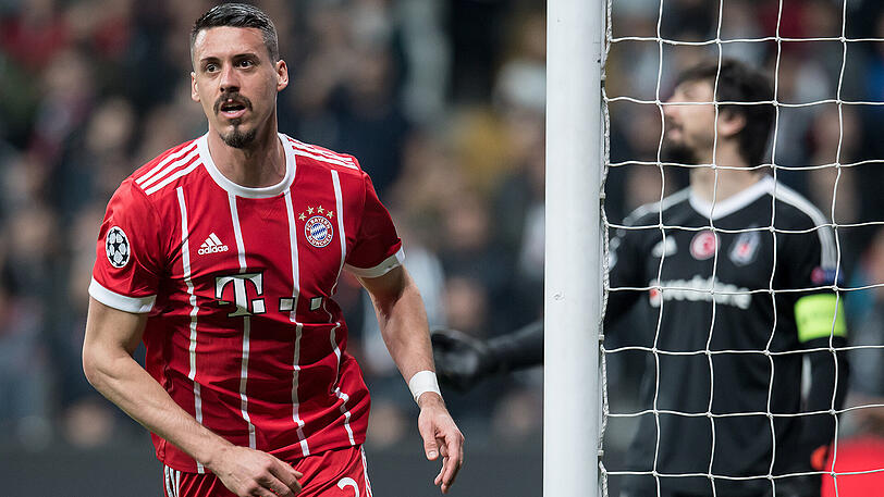 Da dreht er jubelnd ab: Sandro Wagner jubelt über sein Tor zum 3:1 des FC Bayern in Istanbul. Im Hintergrund Besiktas-Keeper Tolga Zengin.