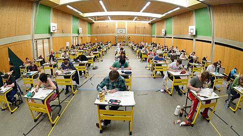 Das Mathe-Abi empfanden viele Schüler dieses Jahr als zu schwer. (Symbolbild)