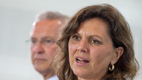 Der bayerische Minister Joachim Herrmann und die Präsidentin des bayerischen Landtags Ilse Aigner (beide CSU). Foto: Peter Kneffel/Archiv