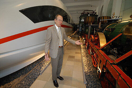 Dreht die Bahn seinen &bdquo;Schmuckstücken&ldquo; den Dampf ab? DB-Museum-Chef Jürgen Franzke bangt um den Erhalt seines Hauses.