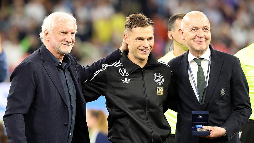 Rudi Völler (l) verlangt im Spiel um Platz drei der Nations League eine bessere Leistung des DFB-Teams.
