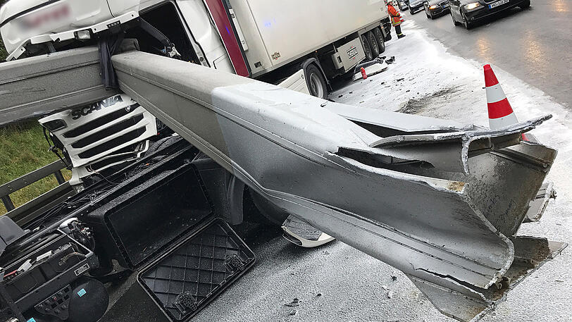 Die Bilder vom spektakulären Unfall auf der A9.