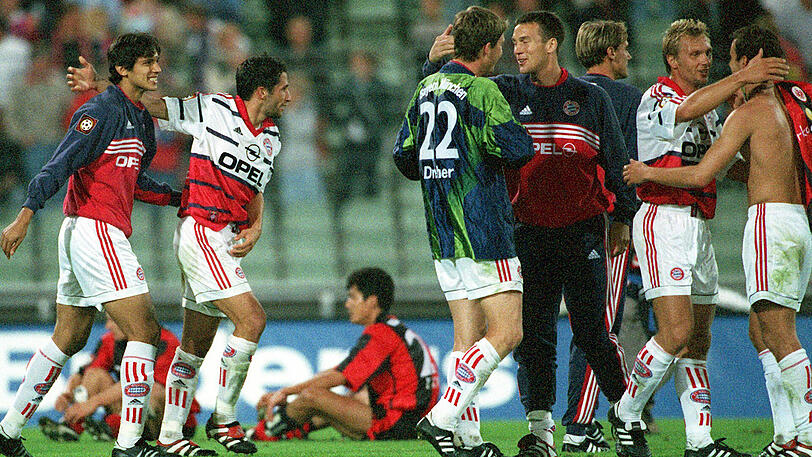 18. September 1999: Das wohl bislang kurioseste Duell beider Vereine ereignete sich im Herbst 1999. Beim Stand von 1:0 für Frankfurt fielen Oliver Kahn und Ersatztorwart Bernd Dreher innerhalb von nur sieben Minuten mit schweren Verletzungen aus. Verteidiger Michael Tarnat musste ins Tor, machte seine Sache mehr als ordentlich und die Bayern drehten die Partie noch in einen 2:1-Auswärtserfolg.