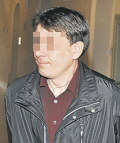 &bdquo;Es tut mir leid&ldquo;: Stalker Nikolaus H., der in Handschellen vorgeführt wurde. Foto: bayernpress